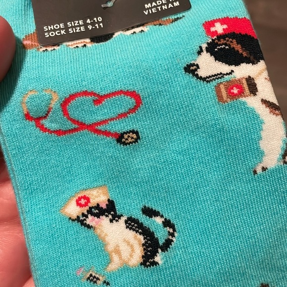 K. Bell Veterinarian Crew Socks Teal Dog Cat Medical size 9-11 - Picture 5 of 7